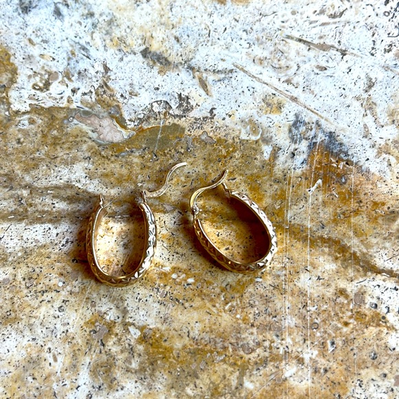 10k hoop earring made in Israel - Picture 3 of 5